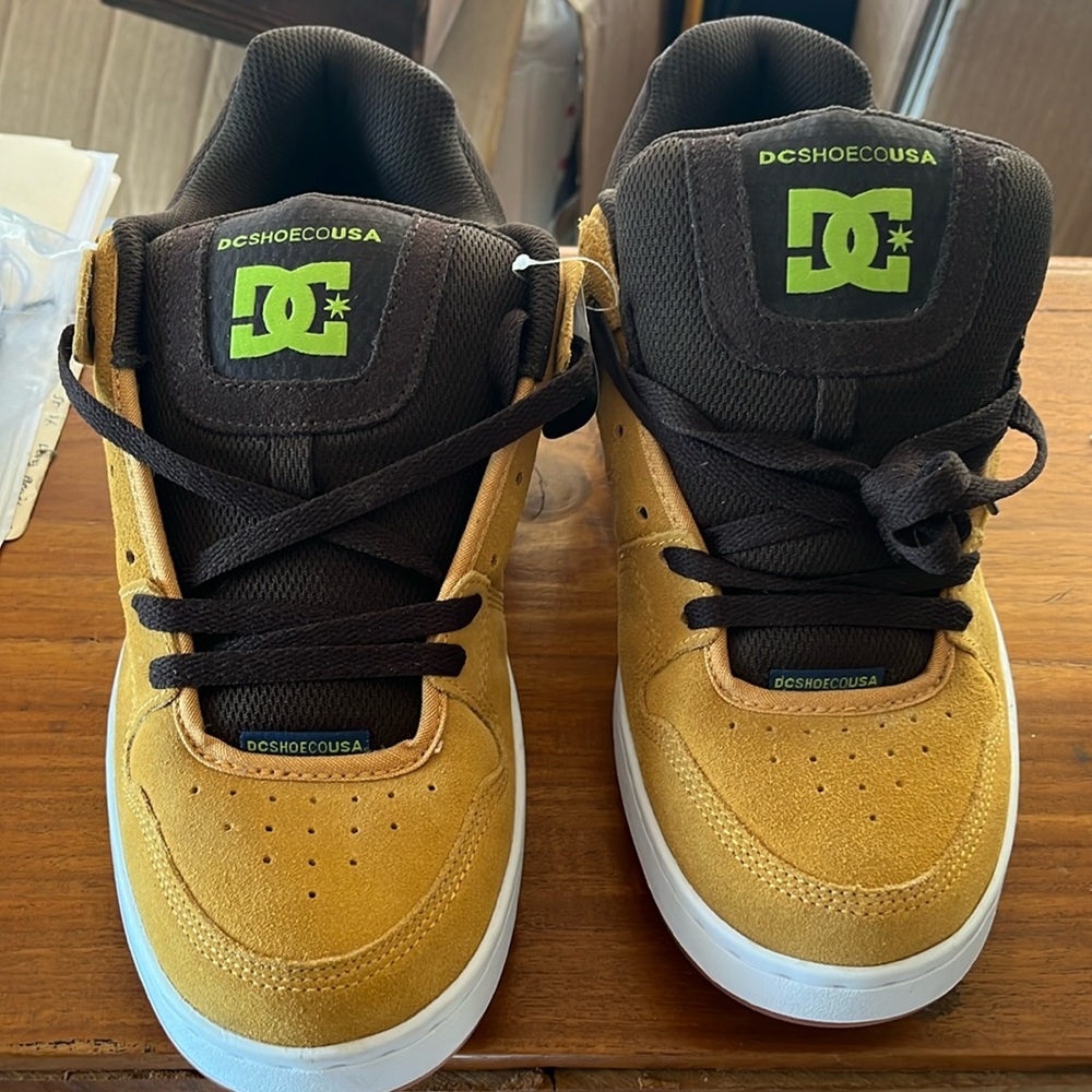 DC camel/brown & green lo-top